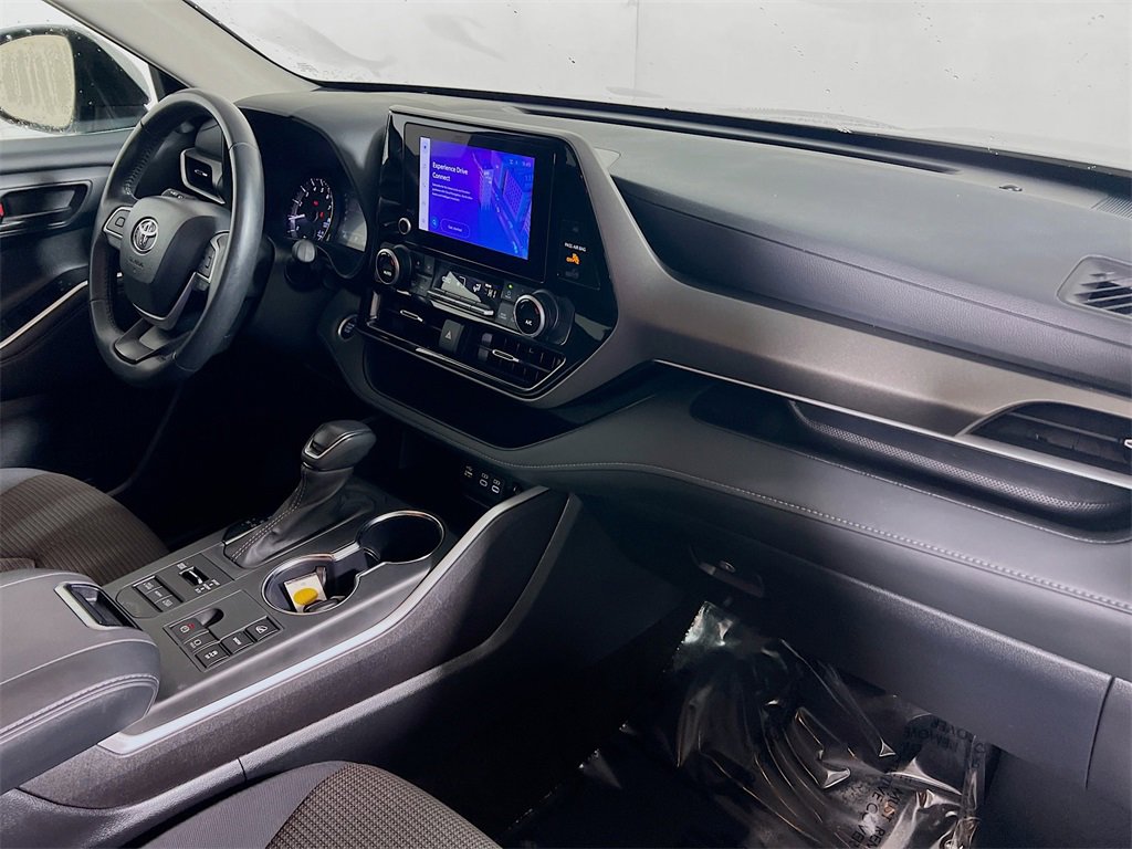 Certified 2024 Toyota Highlander LE image 27