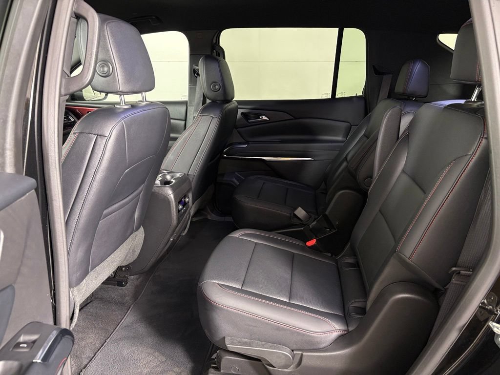 Used 2025 Chevrolet Traverse Z71 AWD/4WD image 36