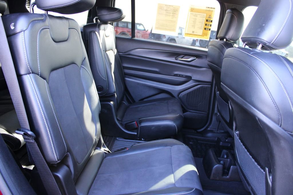 Used 2023 Jeep Grand Cherokee L Laredo image 31