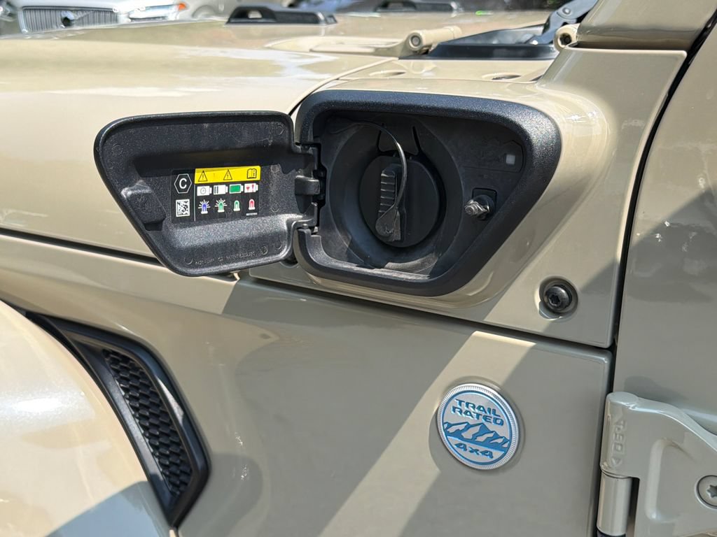 Used 2022 Jeep Wrangler Unlimited Sahara AWD/4WD image 15
