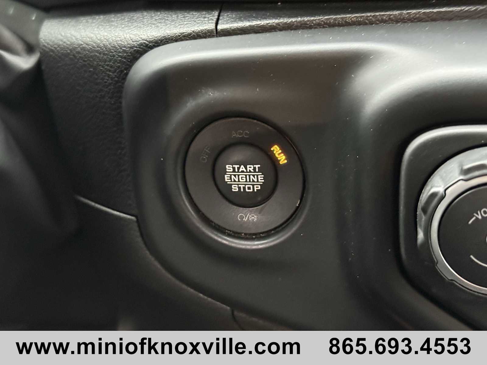 Used 2023 Jeep Gladiator Mojave w/ Cold Weather Group image 20