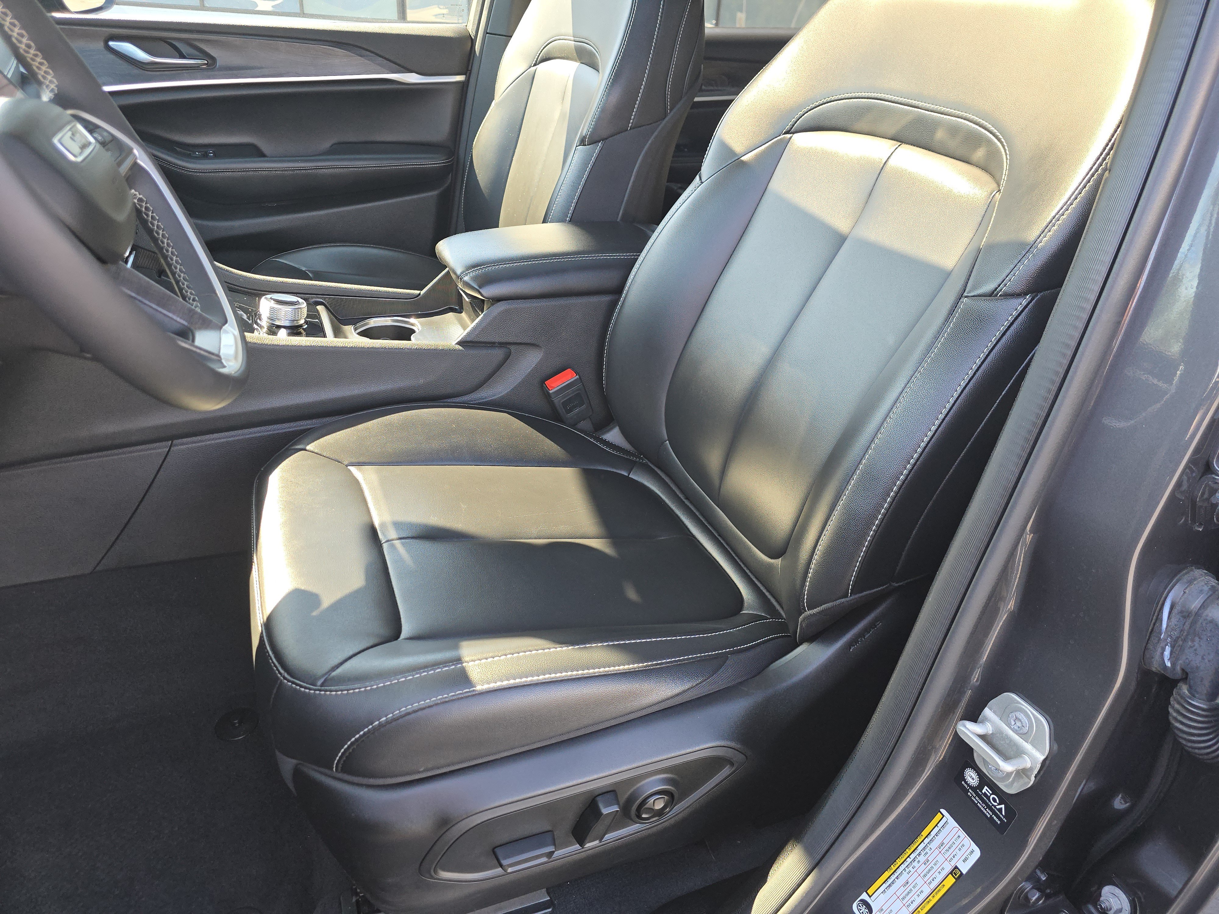 Used 2024 Jeep Grand Cherokee L Limited AWD/4WD image 22