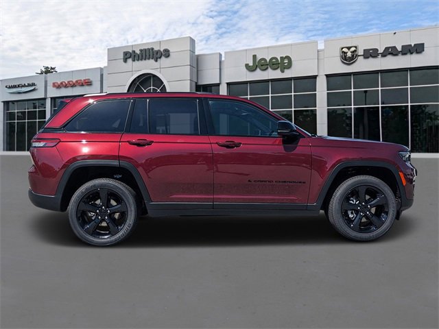 New 2025 Jeep Grand Cherokee Altitude image 2