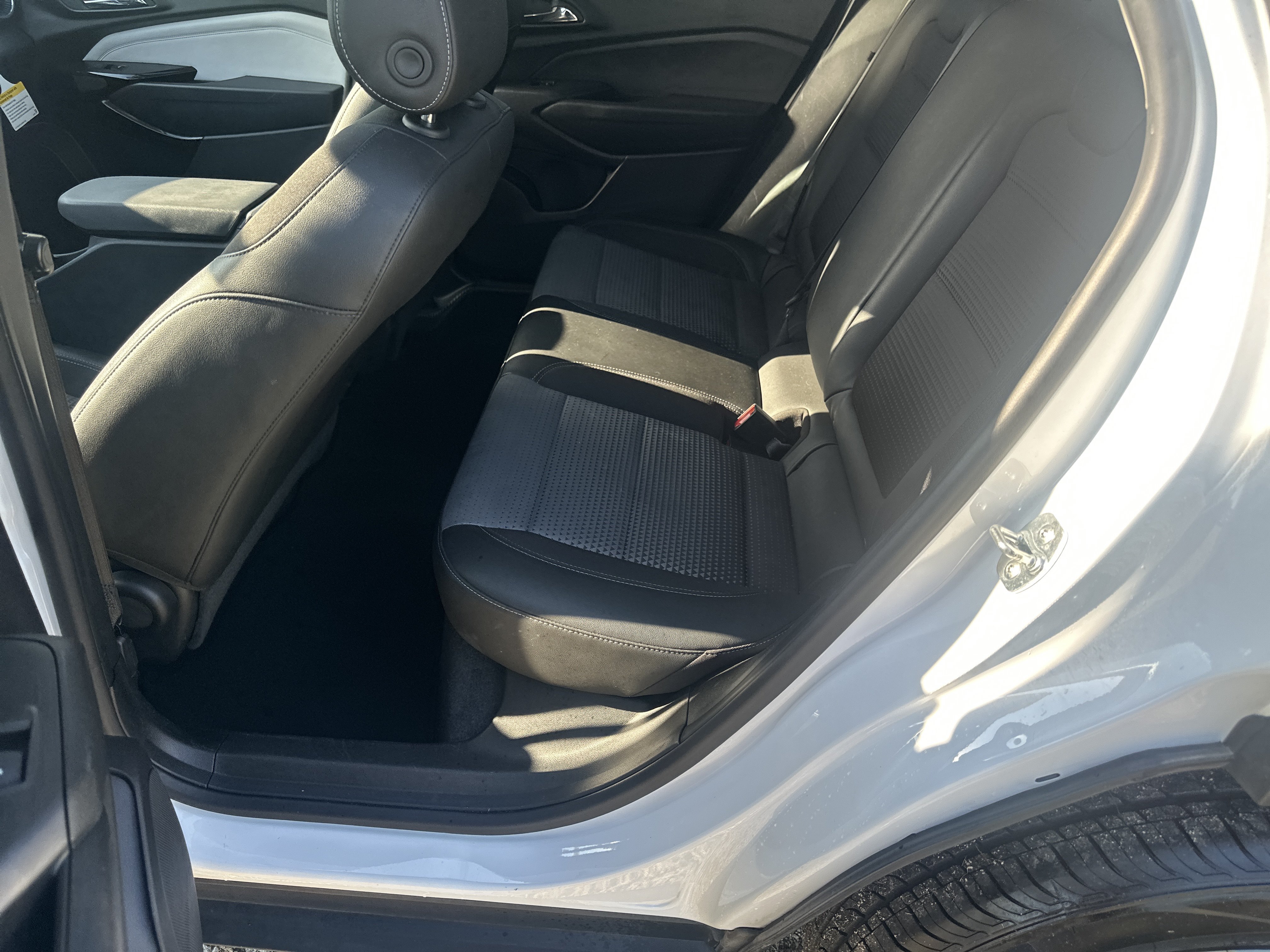 Used 2025 Chevrolet Trax LT FWD image 20