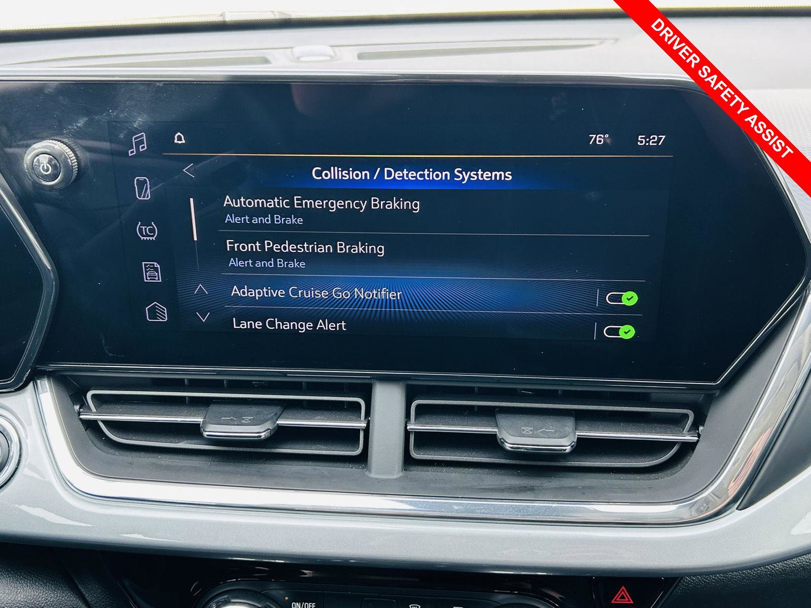 Used 2025 Chevrolet Trax LT w/ Driver Confidence Package image 7