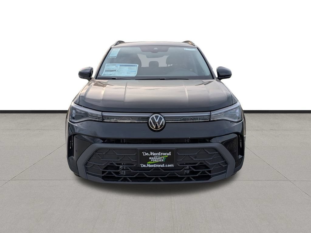 New 2026 Volkswagen Taos SE image 2