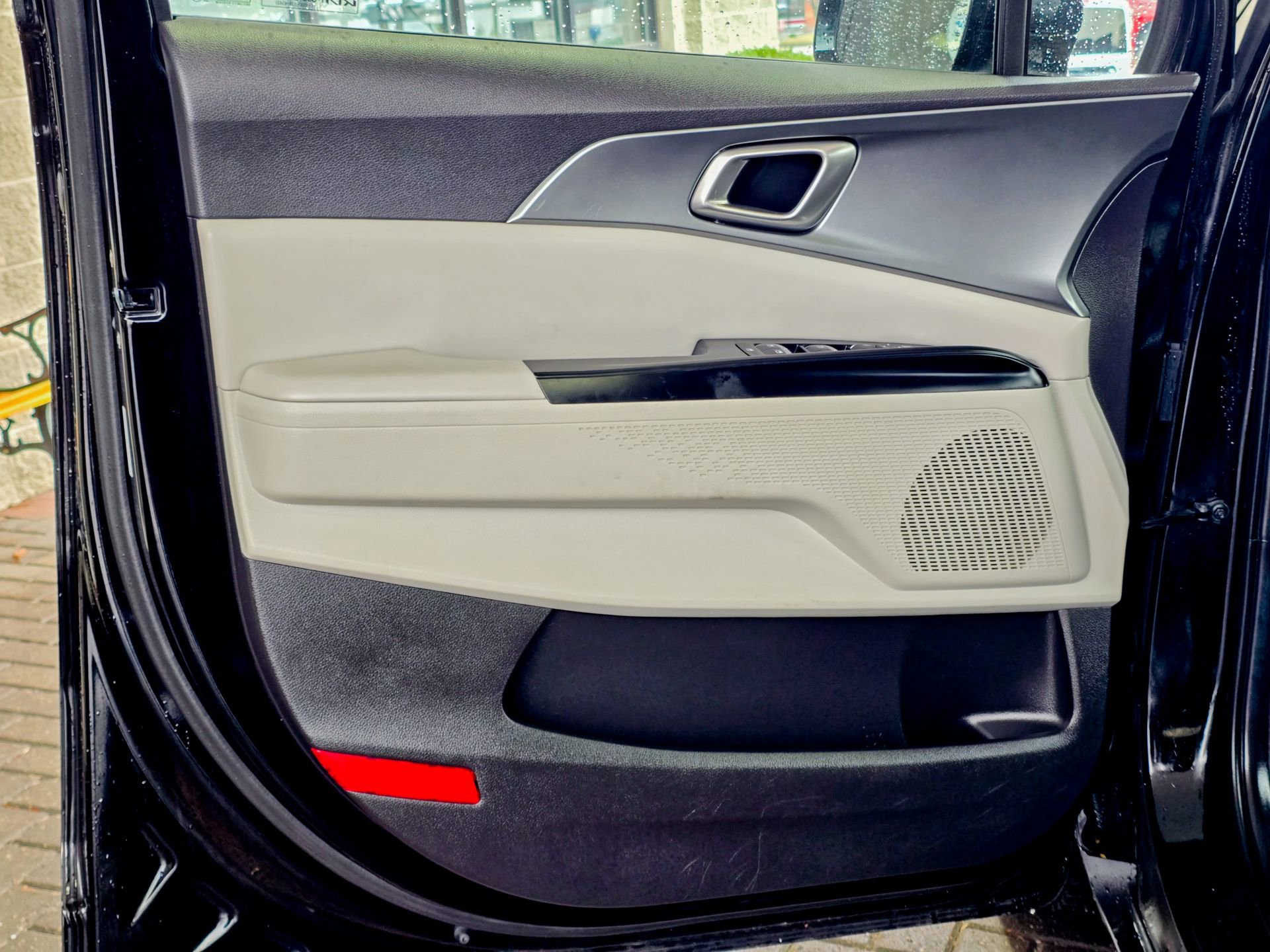 Used 2023 Kia Carnival LX image 16