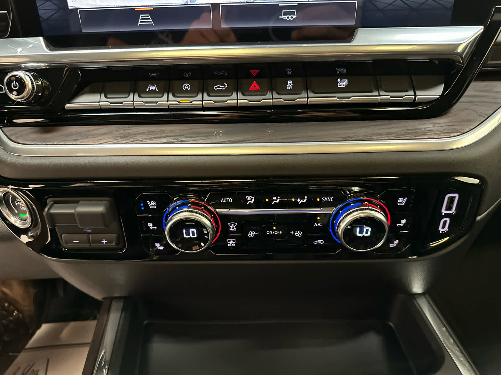 New 2026 GMC Sierra 1500 SLT w/ SLT Convenience Package image 17