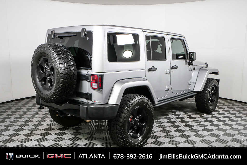 Used 2015 Jeep Wrangler Unlimited Sahara AWD/4WD image 3
