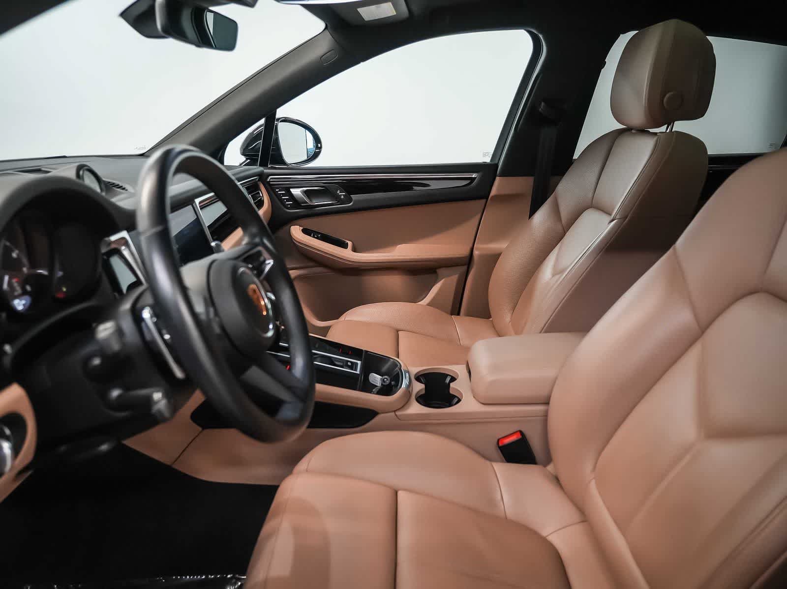 Certified 2023 Porsche Macan AWD/4WD image 17