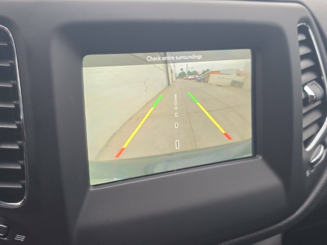 Used 2018 Jeep Compass Latitude w/ Popular Equipment Group FWD image 19