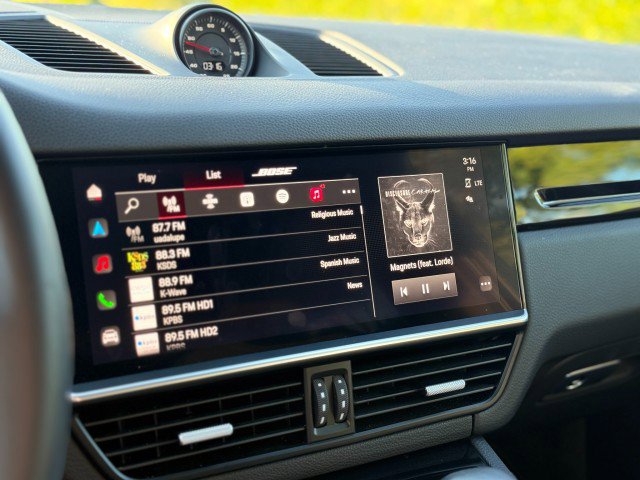 Used 2023 Porsche Cayenne Coupe image 21