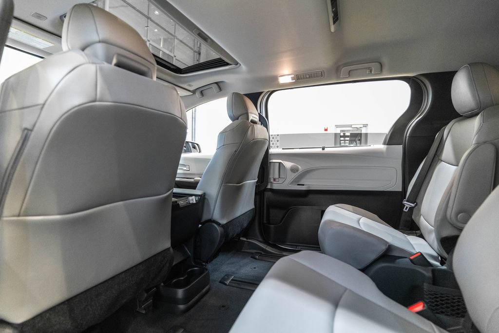 New 2026 Toyota Sienna XLE FWD image 15