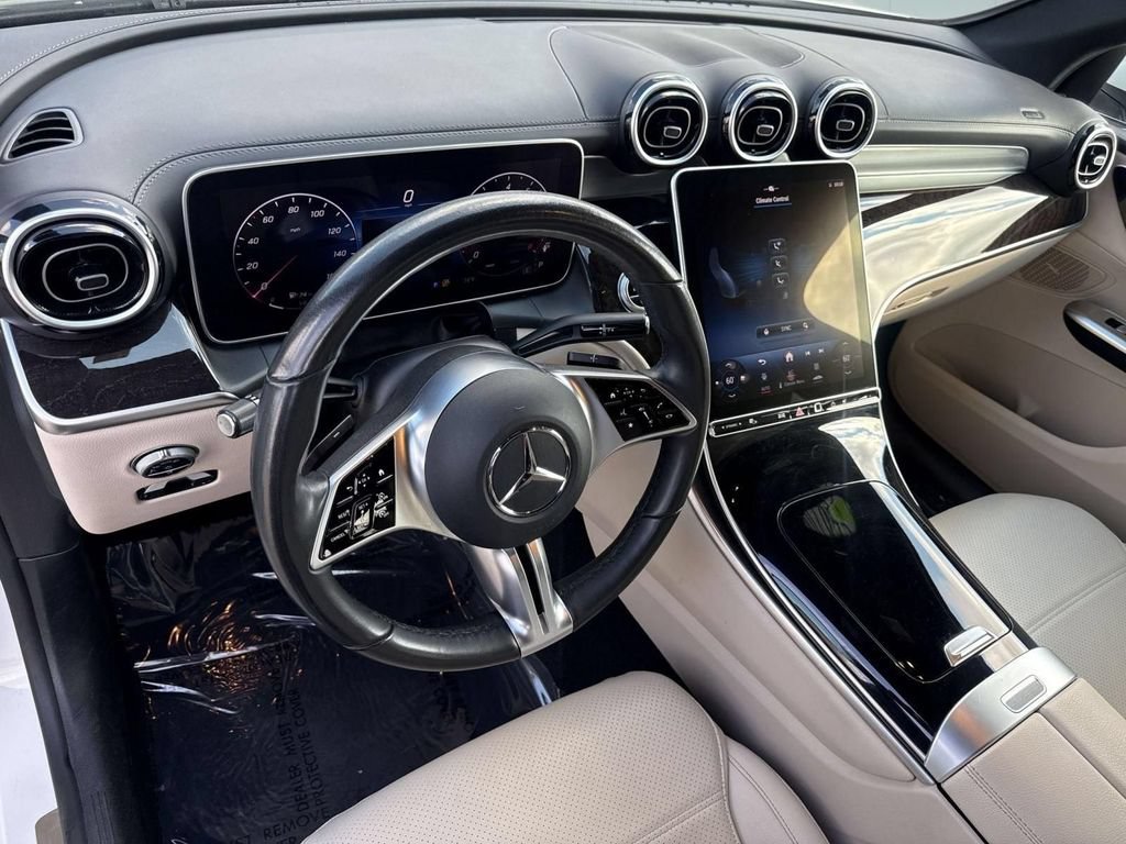 Used 2024 Mercedes-Benz GLC 300 4MATIC image 11