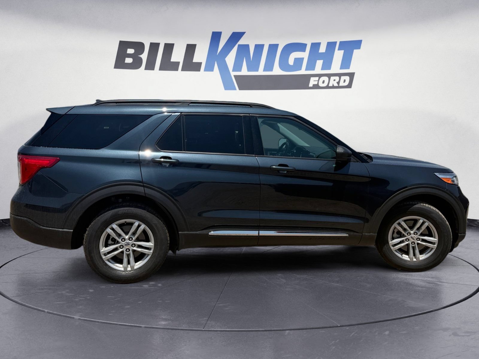 Used 2023 Ford Explorer XLT w/ Equipment Group 202A AWD/4WD image 6