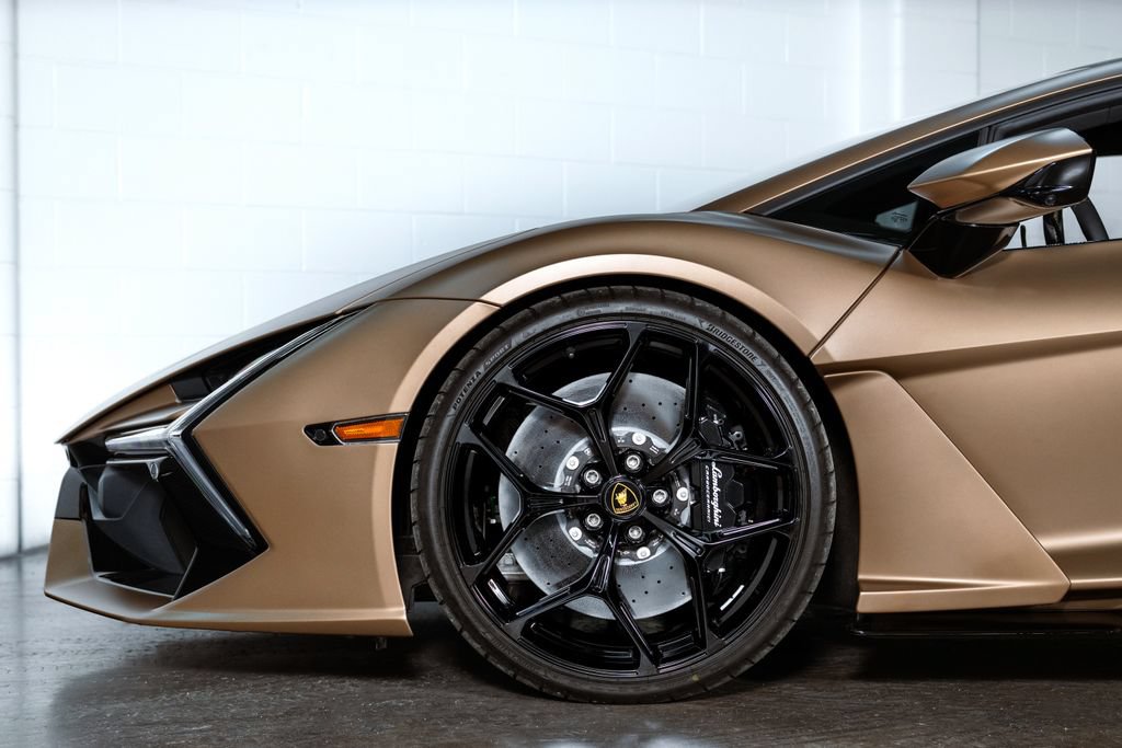 Used 2024 Lamborghini Revuelto AWD/4WD image 19