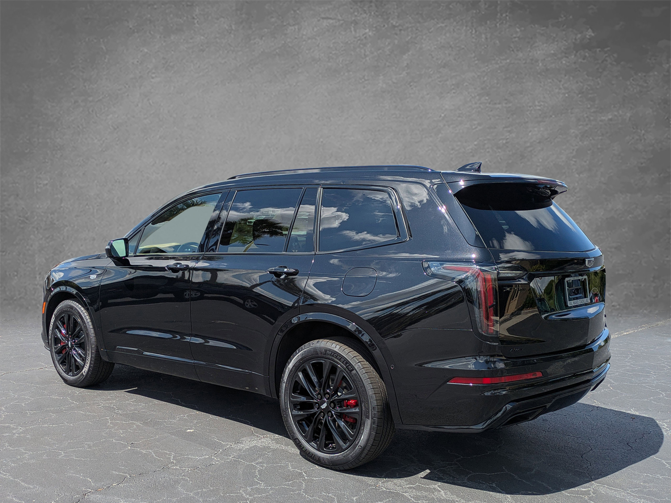 Certified 2023 Cadillac XT6 Sport w/ LPO, ONYX Package AWD/4WD image 4
