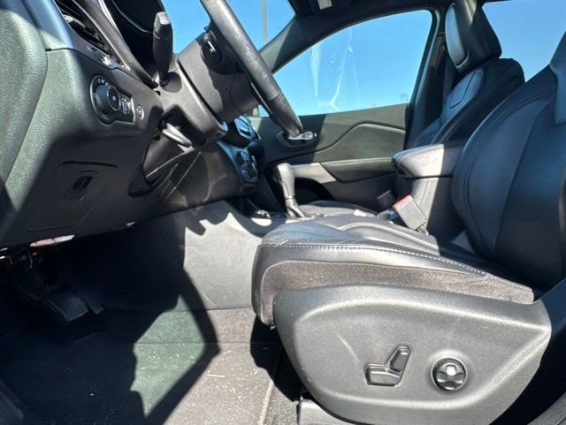 Used 2019 Jeep Cherokee High Altitude AWD/4WD image 23
