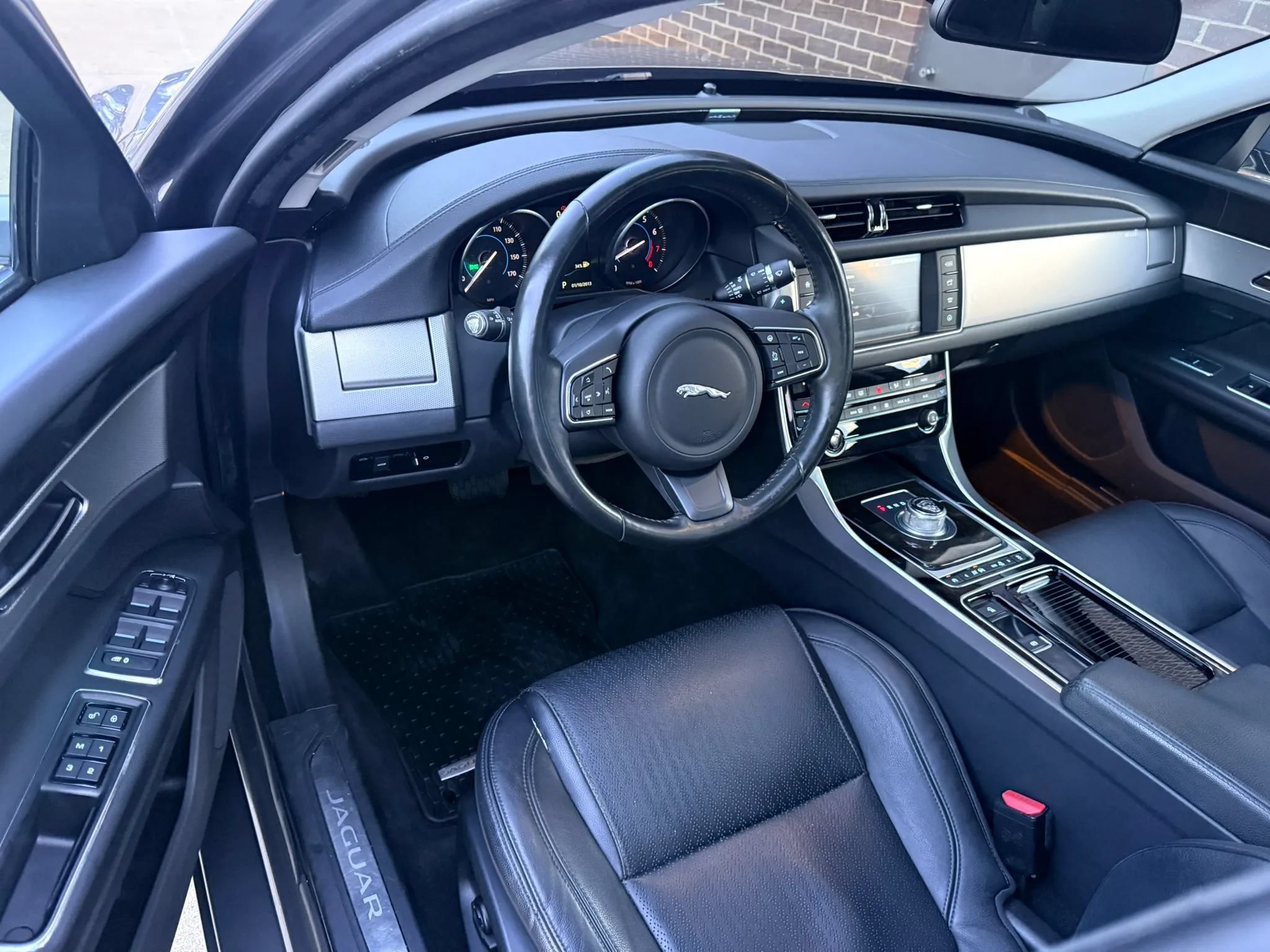 Used 2016 Jaguar XF Prestige AWD/4WD image 15