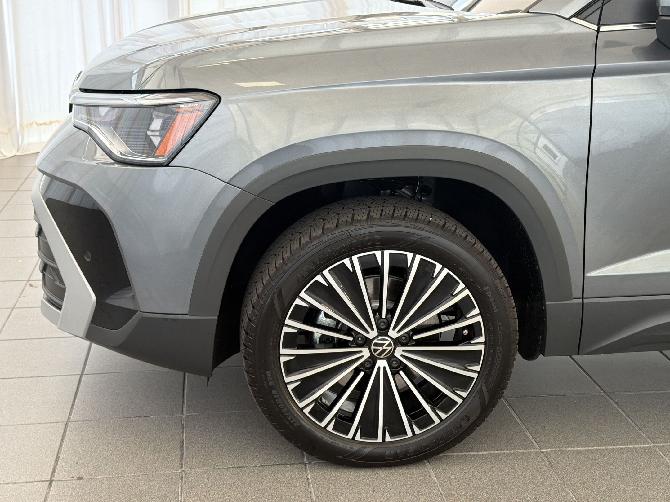 New 2026 Volkswagen Taos SE FWD image 12