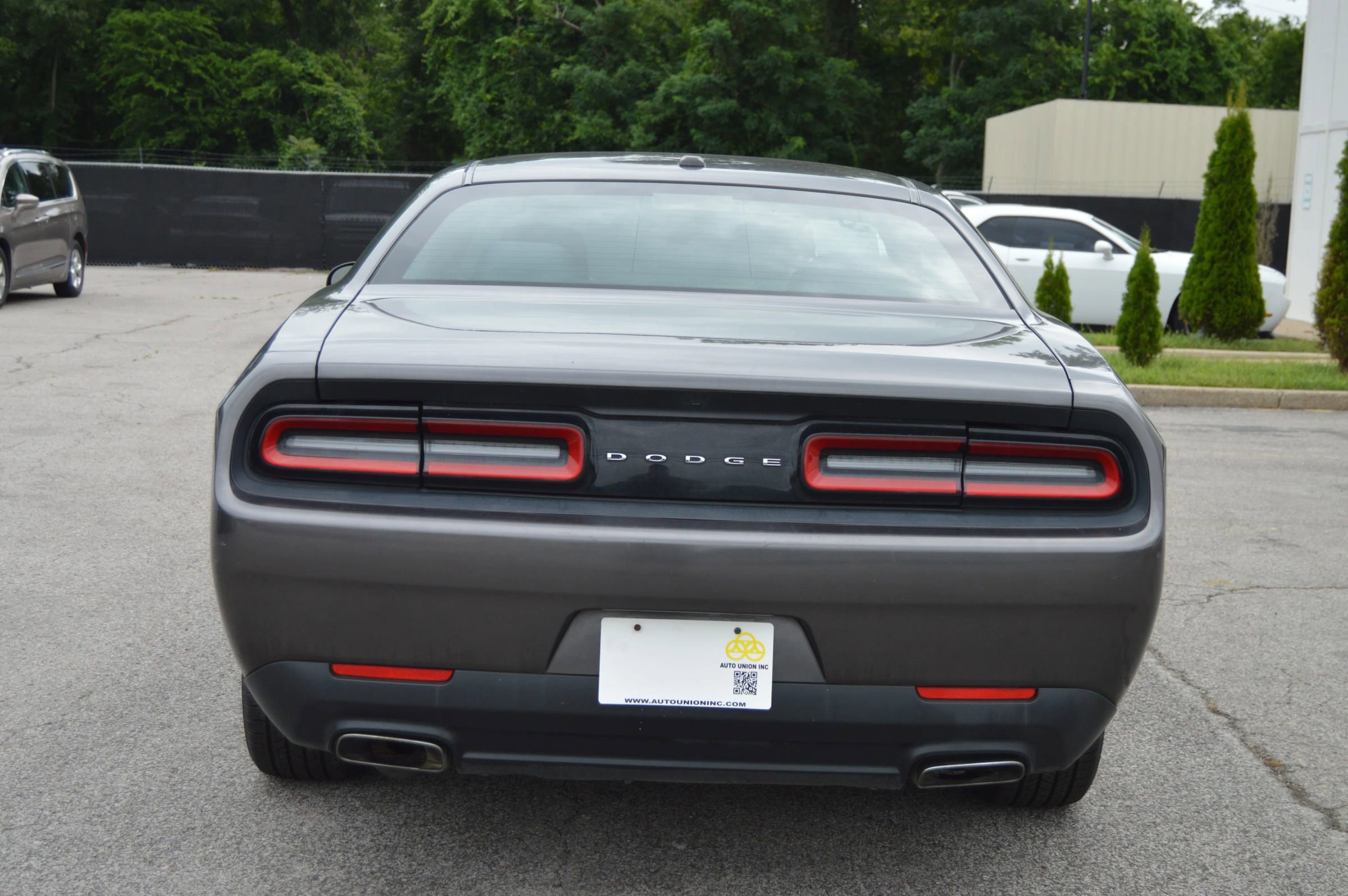 Used 2015 Dodge Challenger SXT image 5