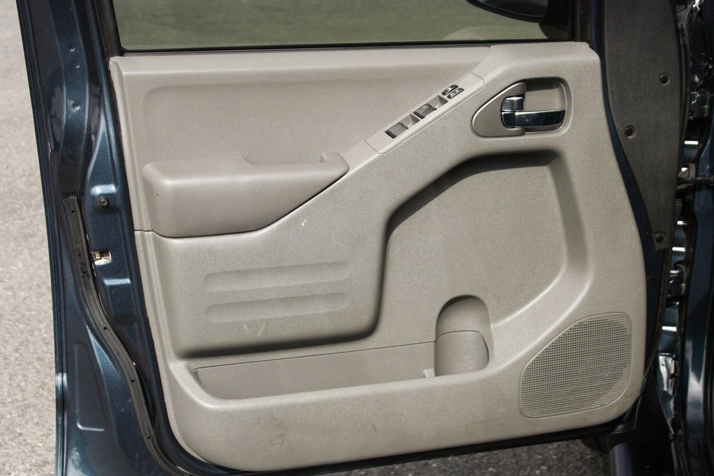 Used 2020 Nissan Frontier SV image 12