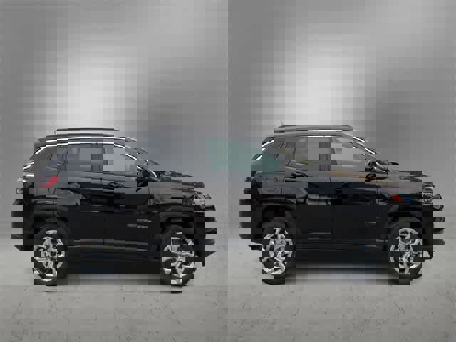 New 2026 Jeep Compass Latitude image 9