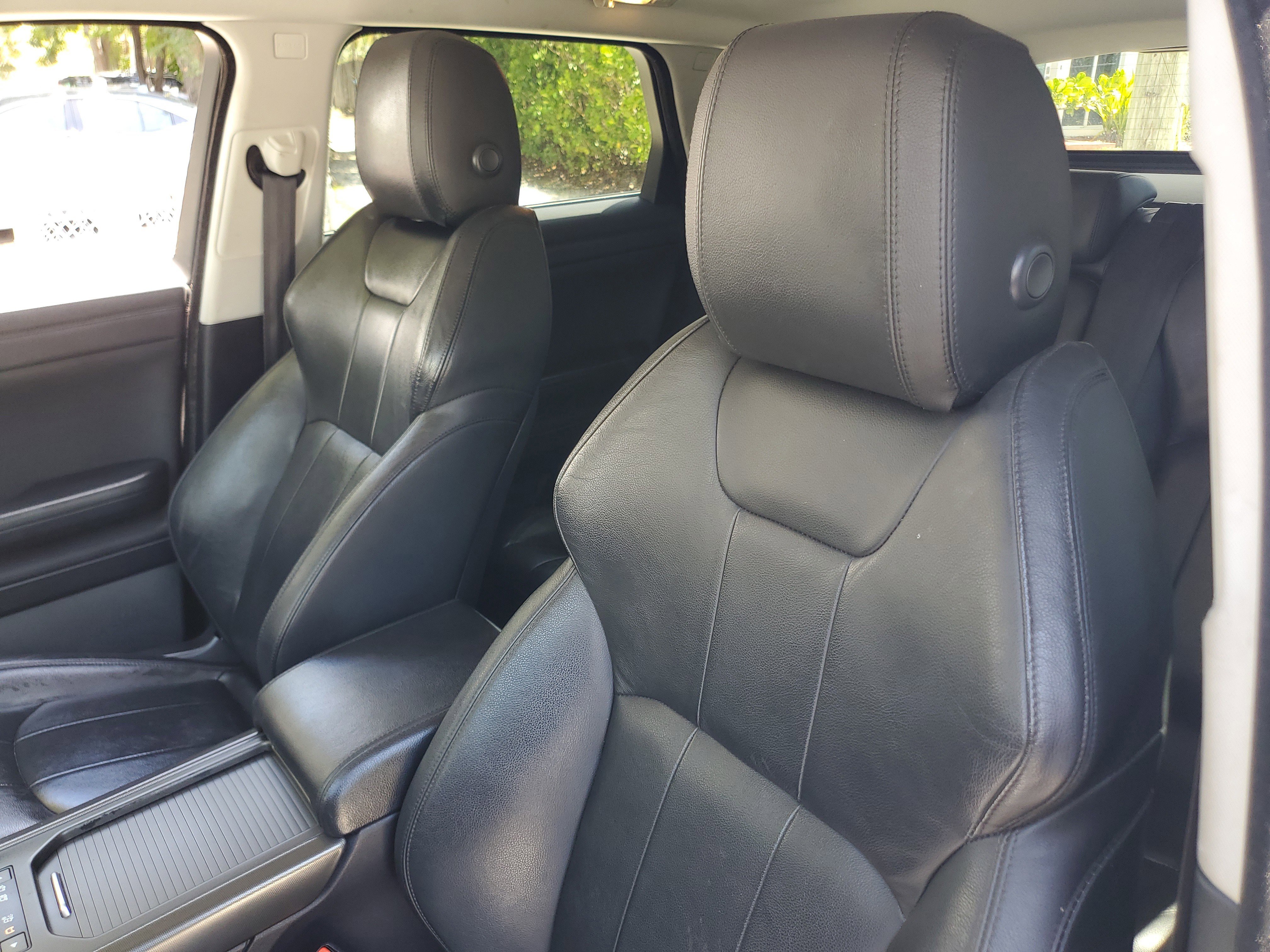 Used 2019 Land Rover Range Rover Evoque SE image 18