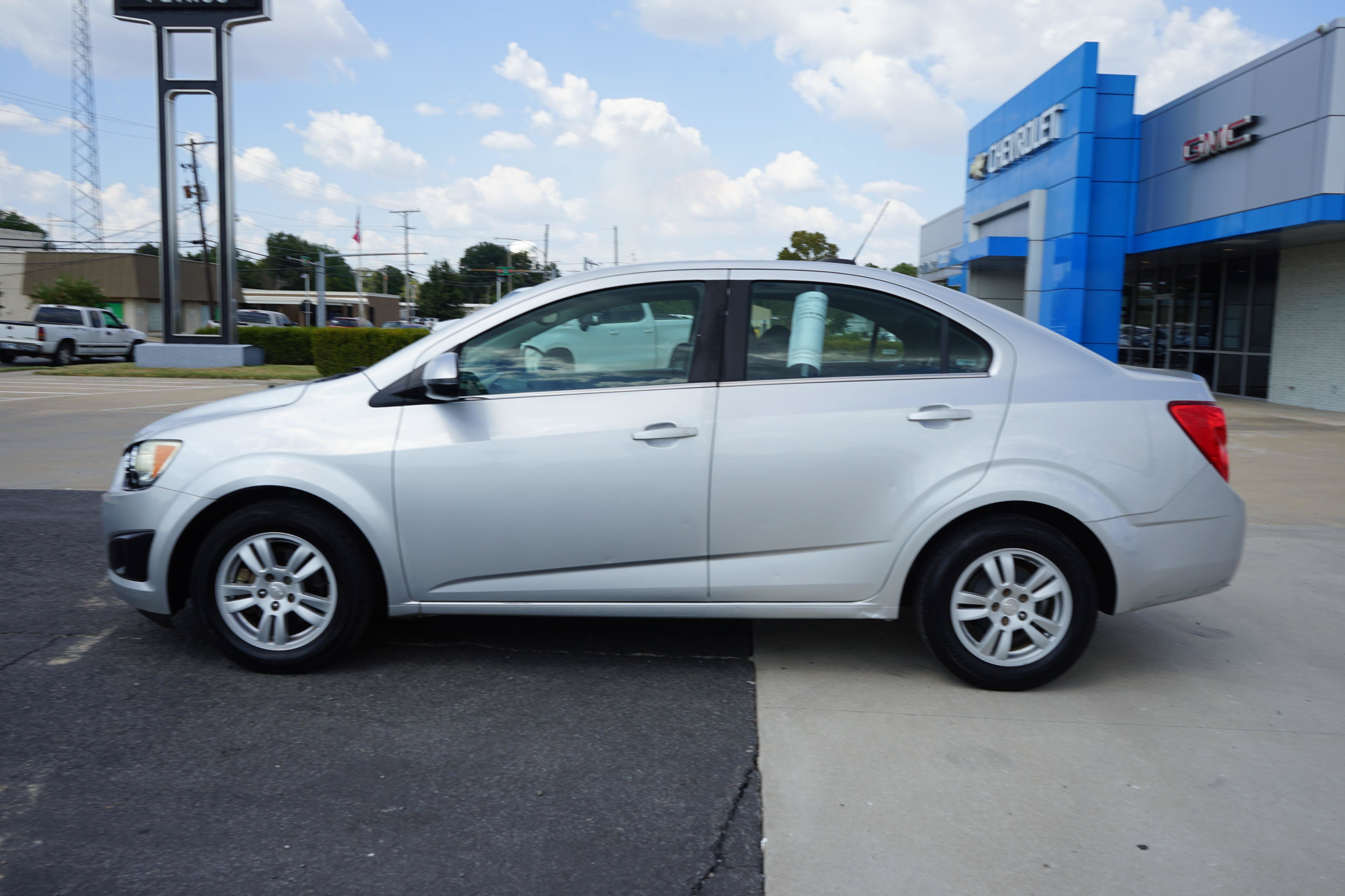 Used 2015 Chevrolet Sonic LT FWD image 2