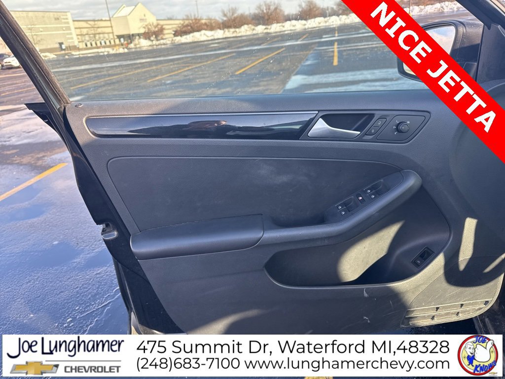 Used 2015 Volkswagen Jetta Sport image 12