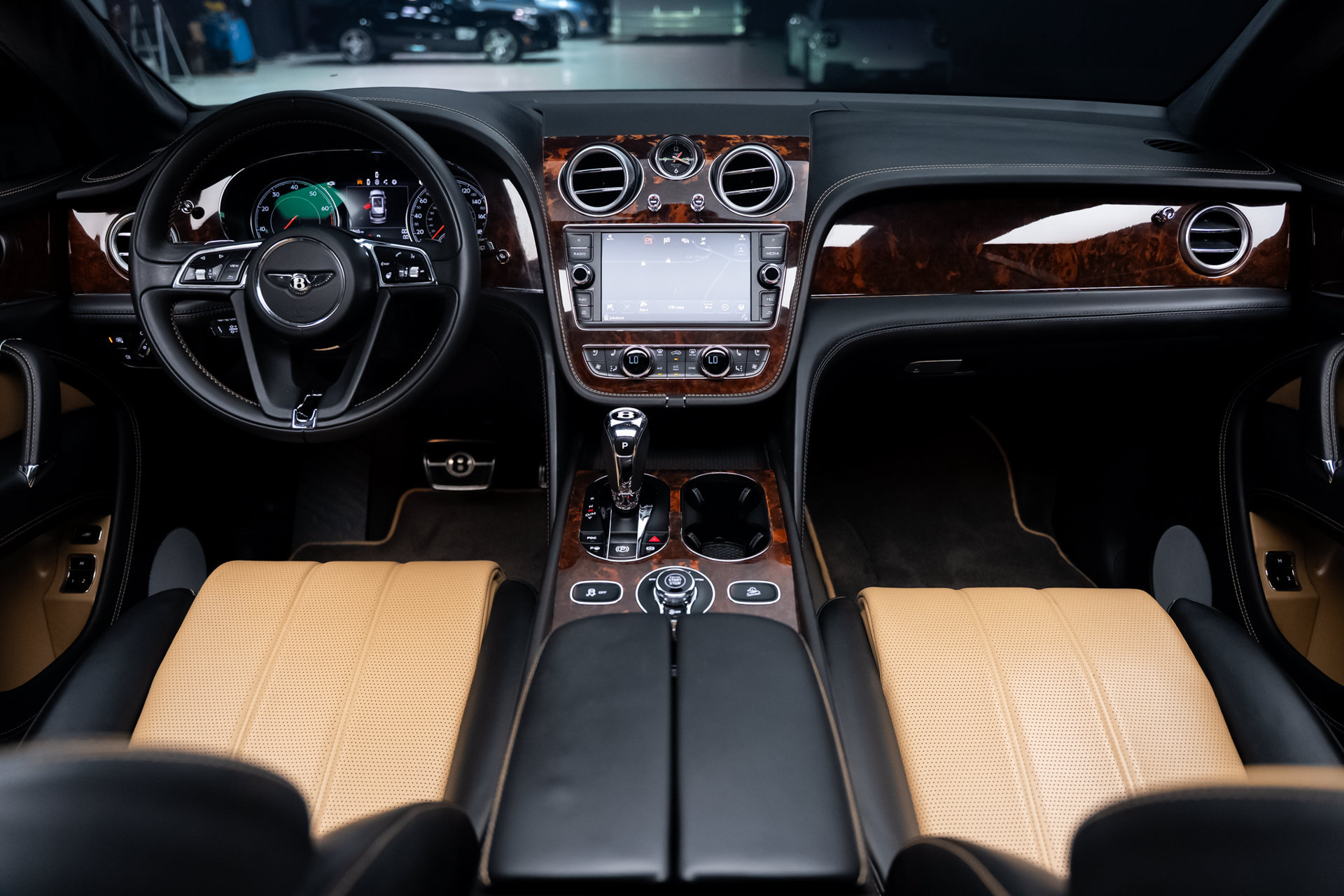 Used 2018 Bentley Bentayga AWD/4WD image 41