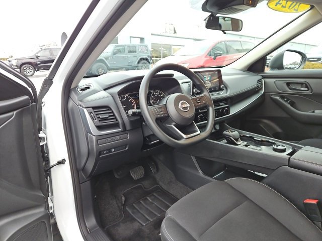 Used 2024 Nissan Rogue S image 24