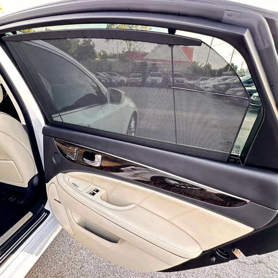 Used 2014 Hyundai Equus Ultimate image 21