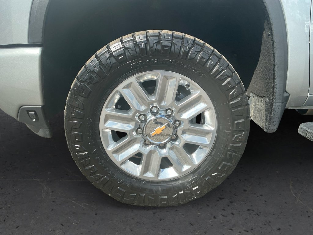 Used 2024 Chevrolet Silverado 2500 High Country w/ High Country Premium Package AWD/4WD image 13