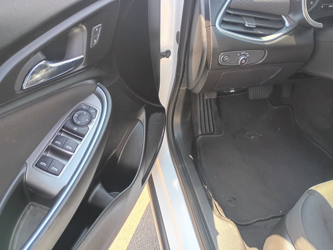 Used 2021 Chevrolet Malibu LT FWD image 22