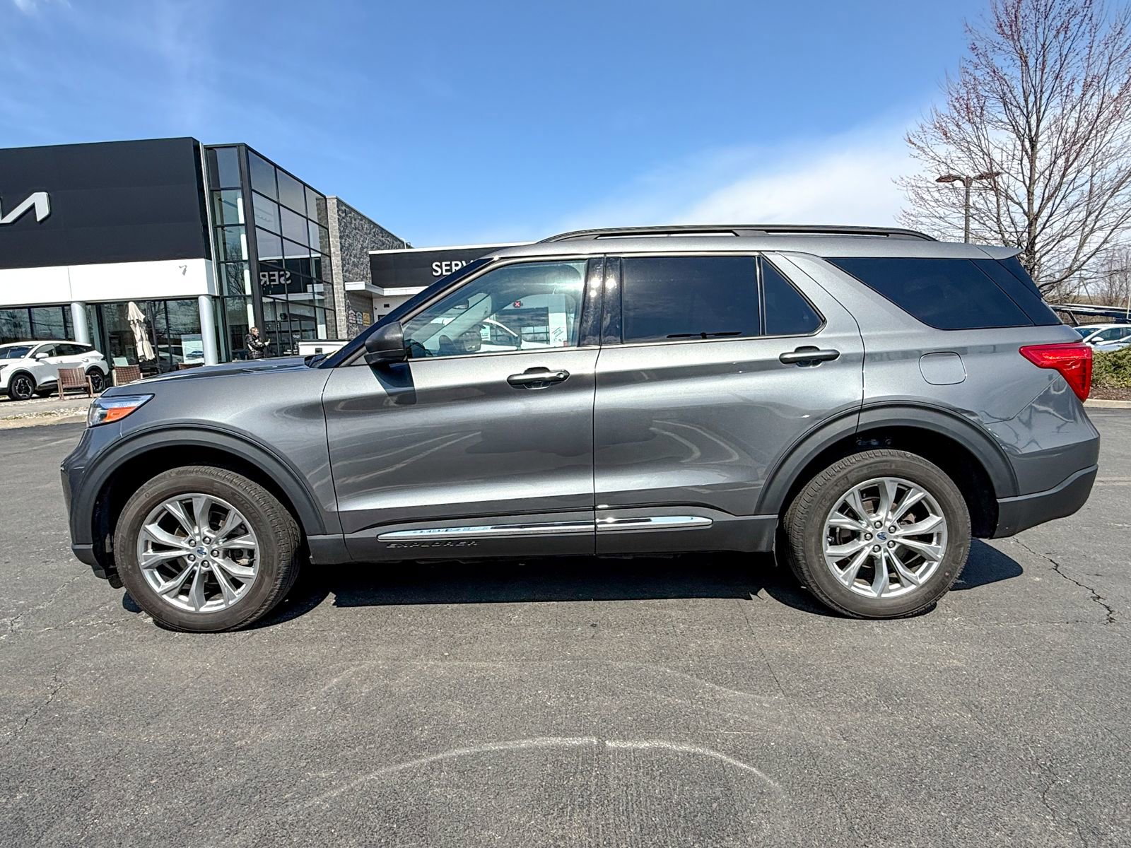Used 2023 Ford Explorer XLT w/ Equipment Group 202A AWD/4WD image 10