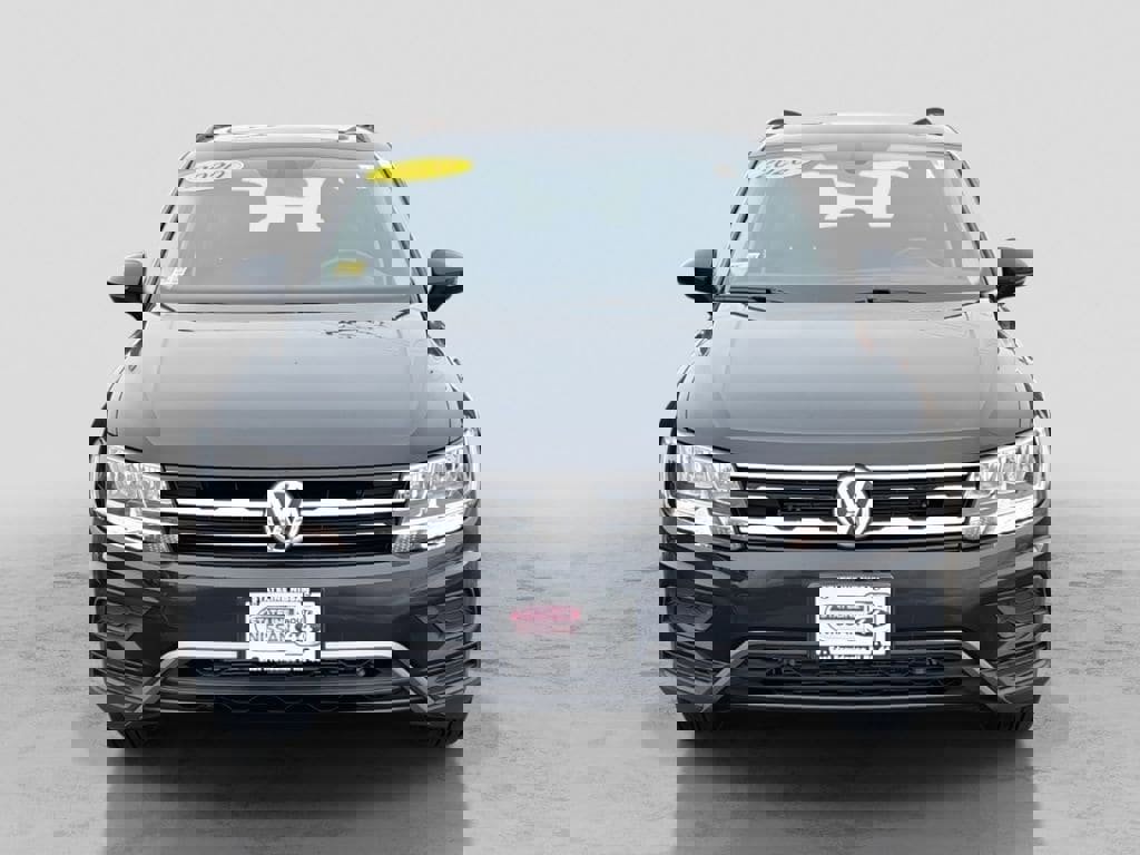Used 2020 Volkswagen Tiguan SE w/ Panoramic Sunroof Package image 2