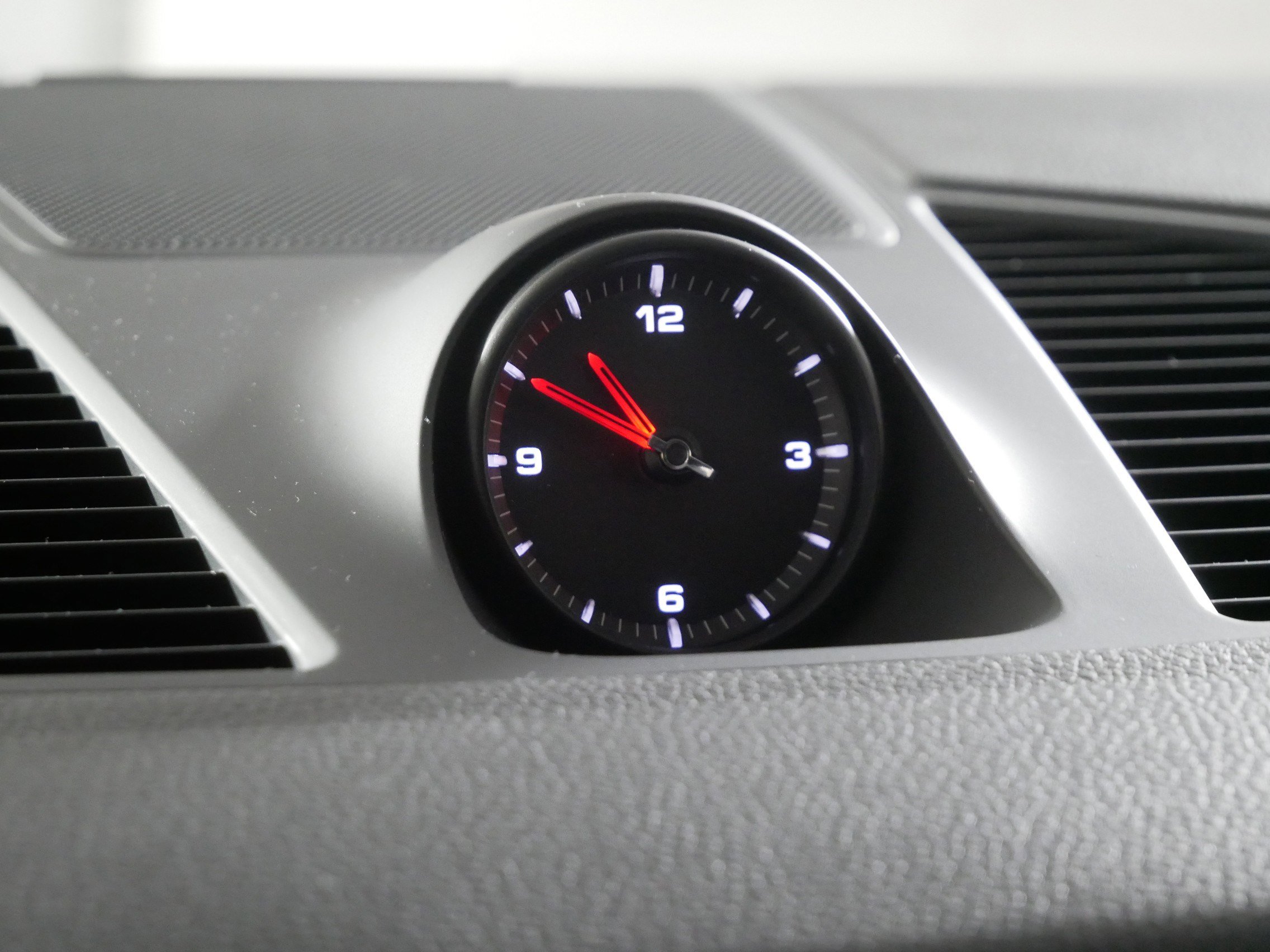 Used 2022 Porsche Cayenne Platinum Edition image 31