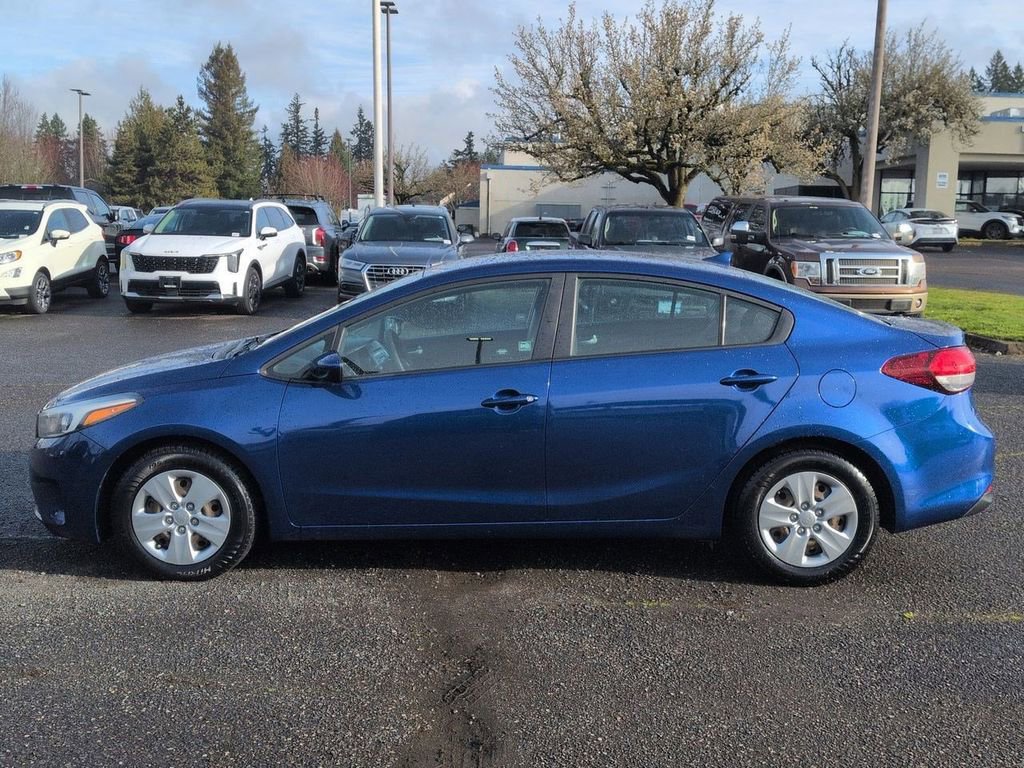 Used 2017 Kia Forte LX image 2