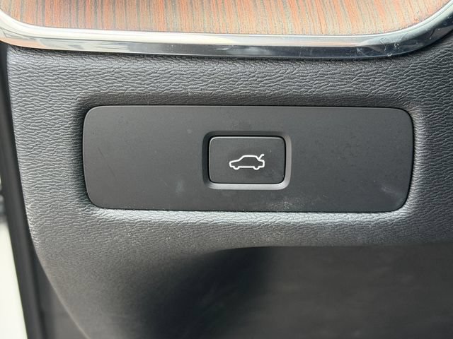 Certified 2023 Volvo XC60 B5 Plus w/ Protection Package Premier FWD image 27