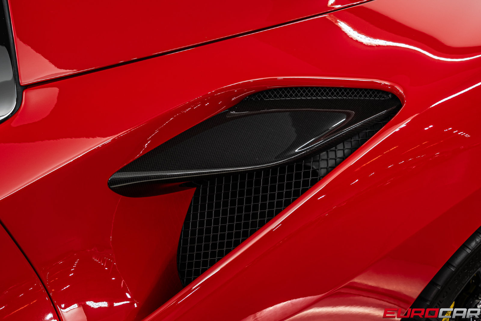 Used 2021 Ferrari F8 Tributo RWD image 18