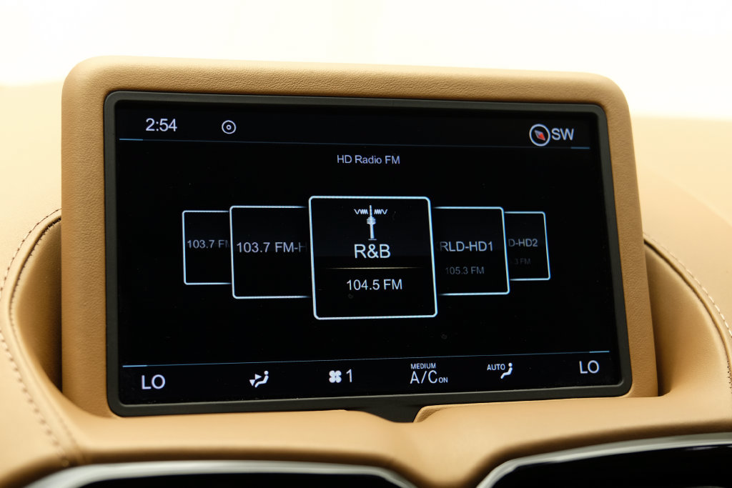 Used 2020 Aston Martin V8 Vantage Coupe RWD image 41