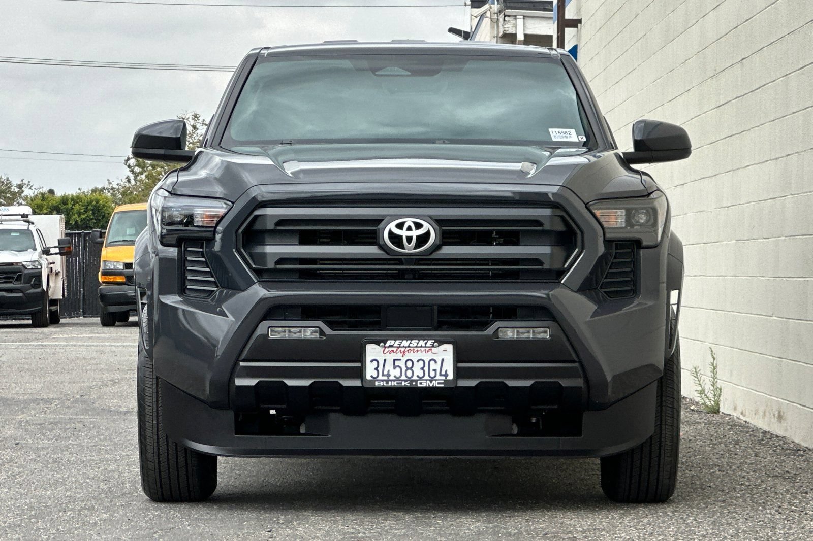 Used 2025 Toyota Tacoma SR5 AWD/4WD image 9