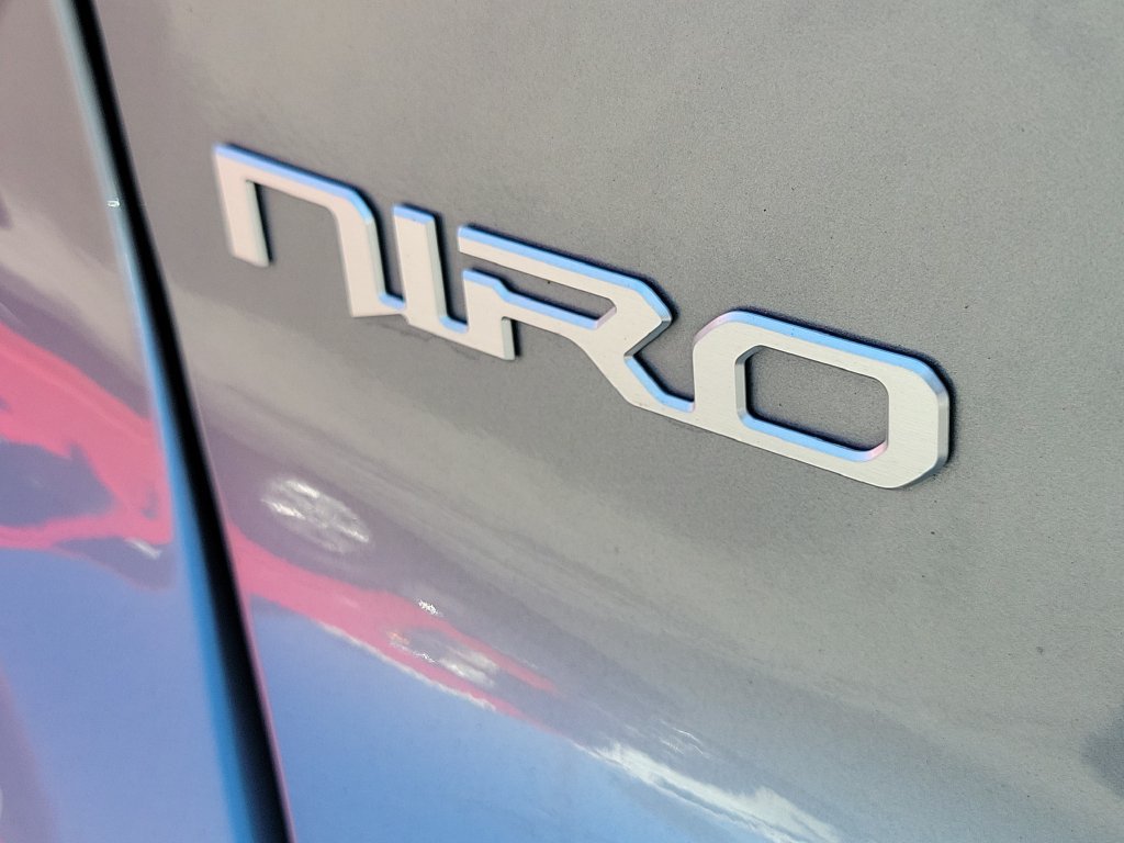 Used 2023 Kia Niro EX FWD image 9