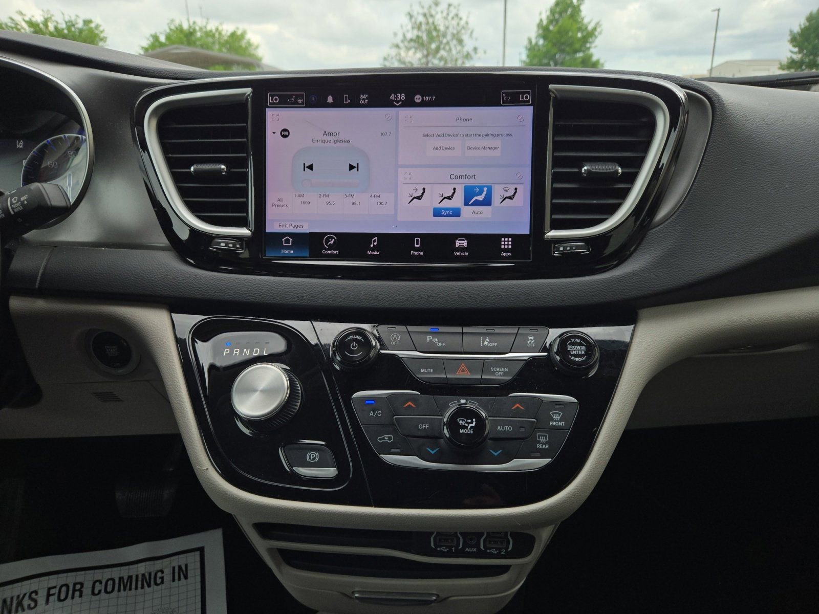 Used 2024 Chrysler Pacifica Touring-L FWD image 14