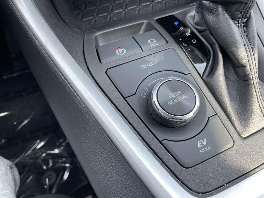 Used 2024 Toyota RAV4 AWD Hybrid image 41