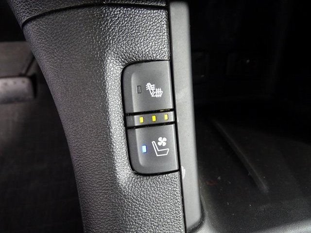 Used 2018 GMC Acadia Denali w/ Technology Package AWD/4WD image 31