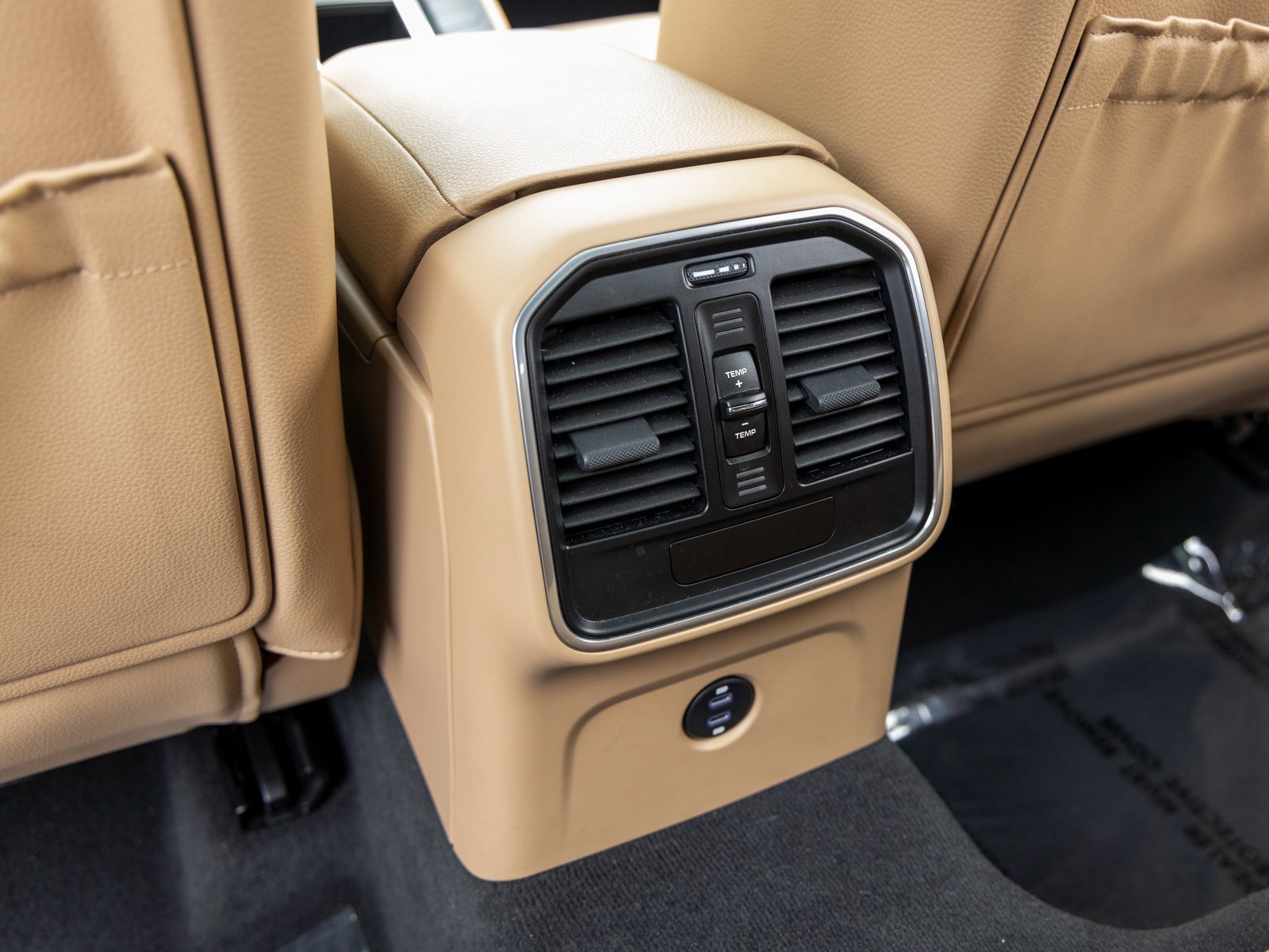 Used 2020 Porsche Macan image 40