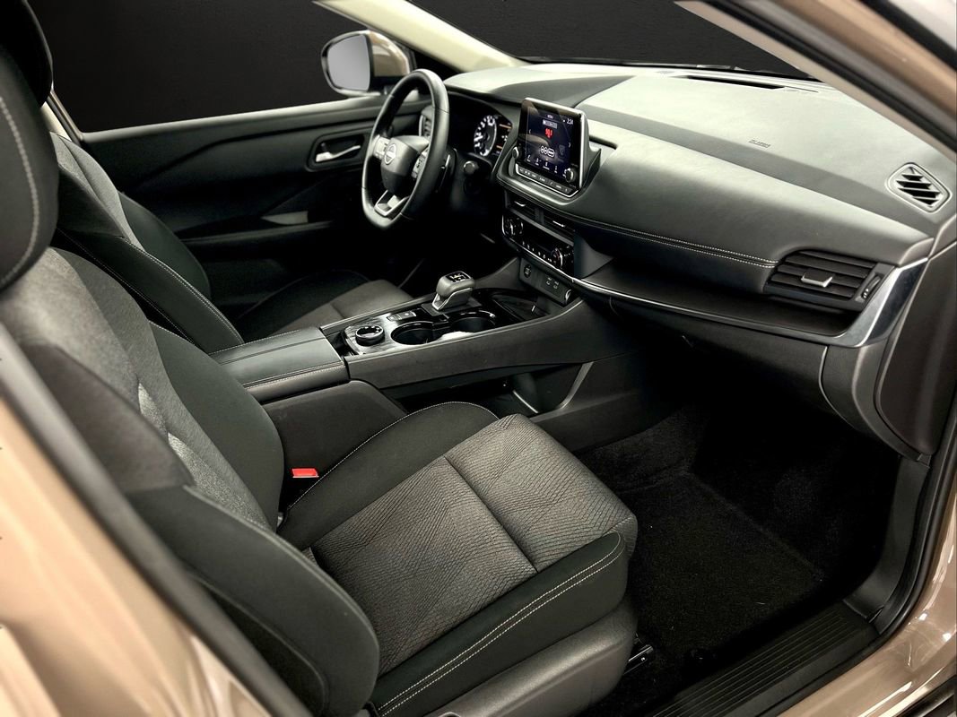 Used 2025 Nissan Rogue SV image 22