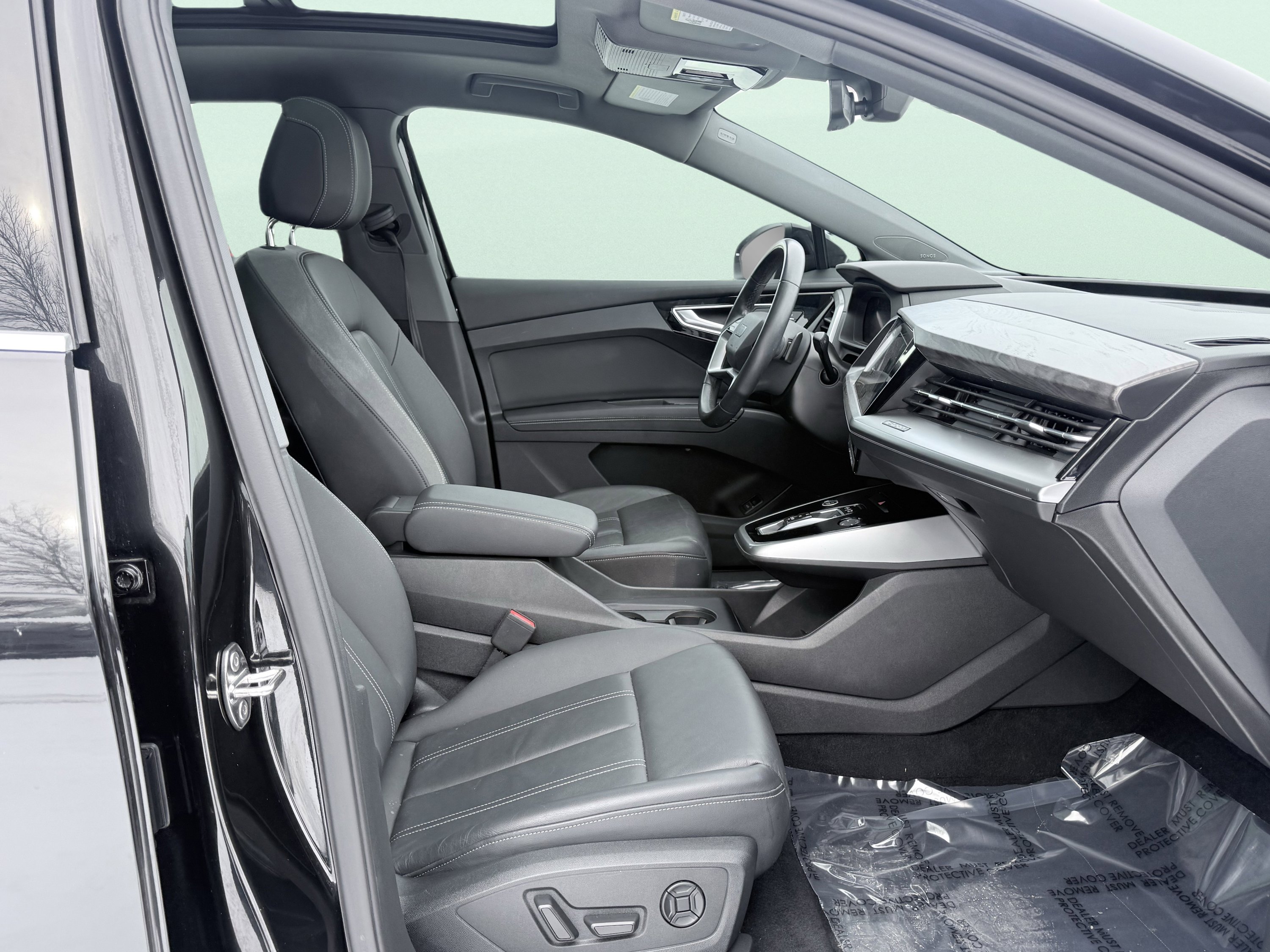 Used 2023 Audi Q4 e-tron Premium Plus w/ Premium Plus image 11